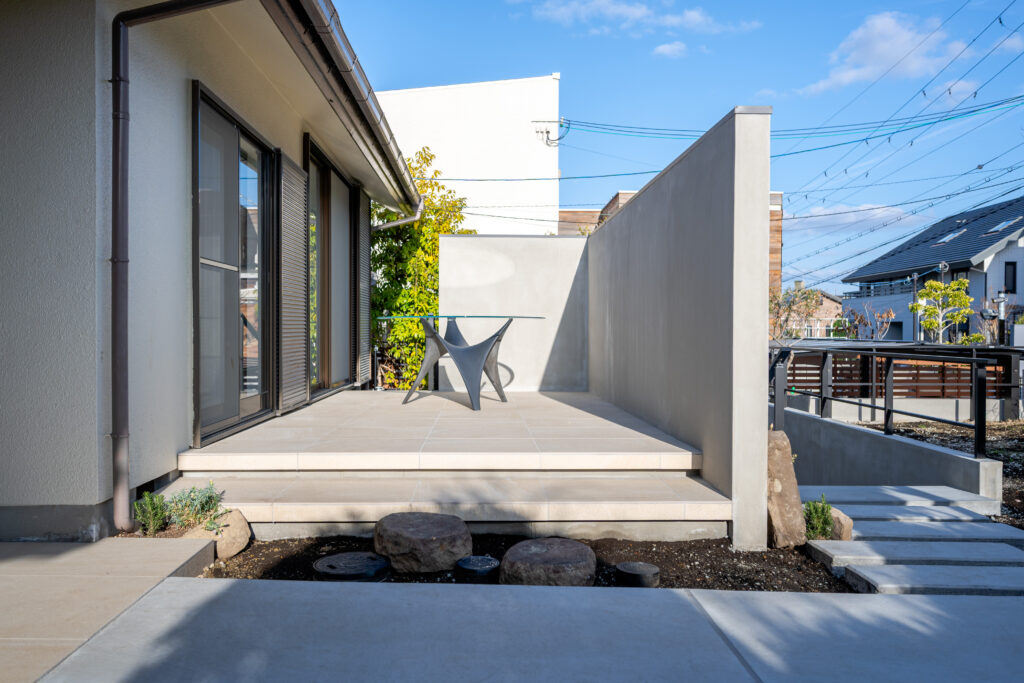 Exterior Renovation with Stonework and Plantingの画像| 風姿|自然と空間の永遠の調和|外部空間デザイン・グラン