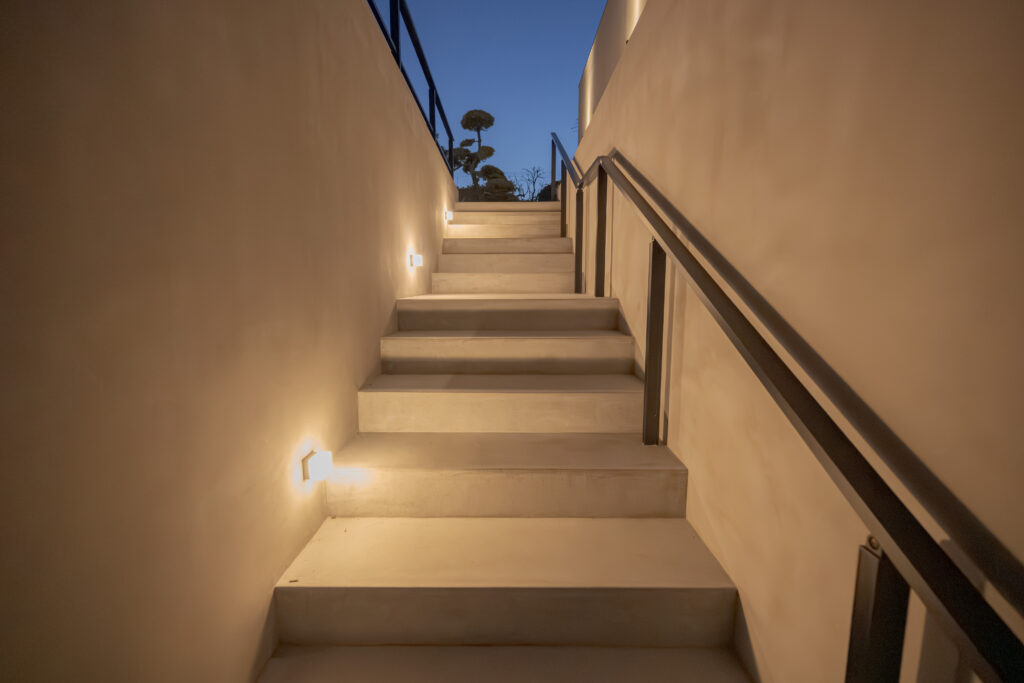 Exterior Renovation with Stonework and Plantingの画像| 風姿|自然と空間の永遠の調和|外部空間デザイン・グラン